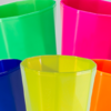 Unsere Polino-Kunststoffbecher, ideal für Kindergärten, Horte und Schulen. Wählen Sie aus sechs verschiedenen Farben.