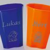 Polino-Kunststoffbecher mit Laserbeschriftung (Namen und Motiv). Sie haben die Auswahl aus sechs verschiedenen Farben.