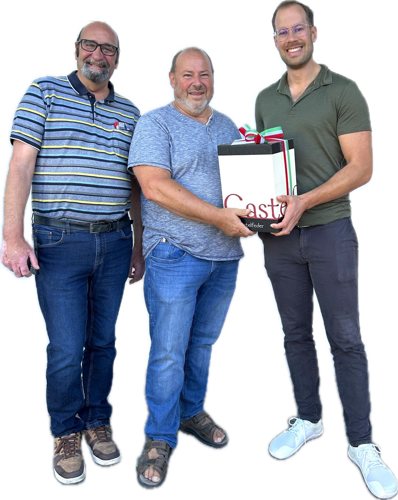 Strahlen mit der Sonne um die Wette: Caio Costa (re.) und Firmenchef, Jonathan Welz (li.) nach der erfolgreich bestandenen Gesellenprüfung.