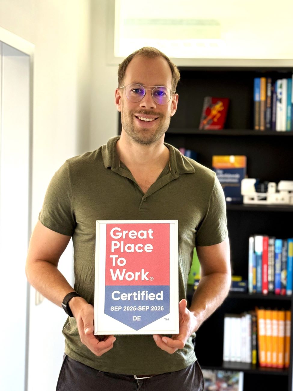 Firmenchef Jonathan Welz freut sich sehr über die Zertifizierung von POLYMOLD als "Great Place To Work™"