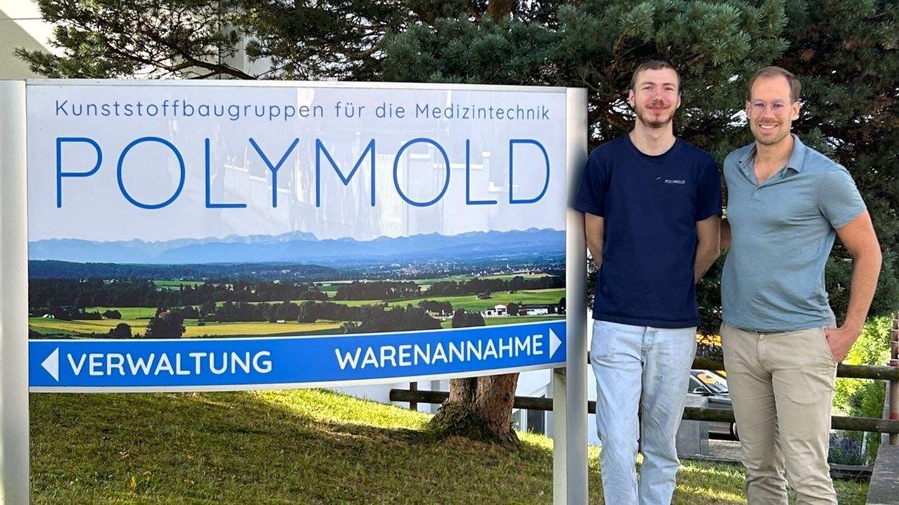 Herzlich Willkommen bei POLYMOLD – GF Jonathan Welz (re.) begrüßt Azubi Danyil Kashyrin, der bei uns zum Kunststoff- und Kautschuktechnologen für Formteile ausgebildet wird. Herzlich Willkommen bei POLYMOLD - GF Jonathan Welz (re.) begrüßt Azubi Danyil Kashyrin, der bei uns zum Kunststoff- und Kautschuktechnologen für Formteile ausgebildet wird.