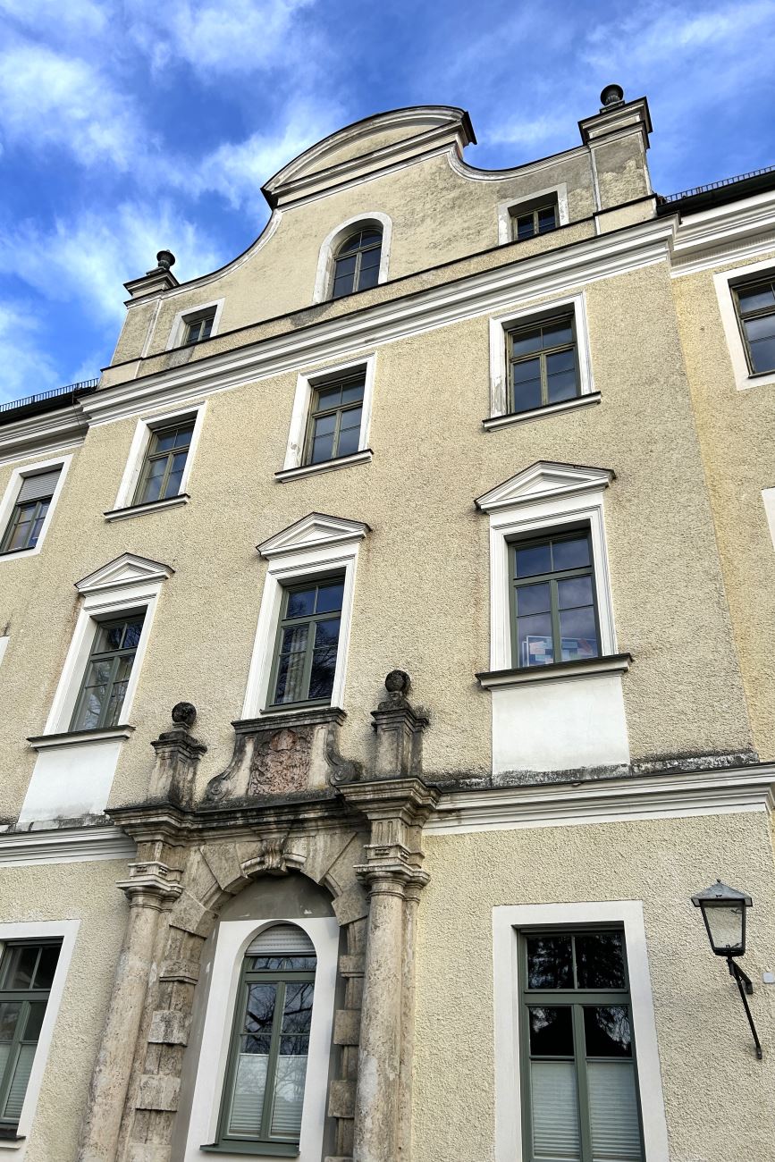 Das Hospiz befindet sich in den Räumlichkeiten des Pollinger Klosters.