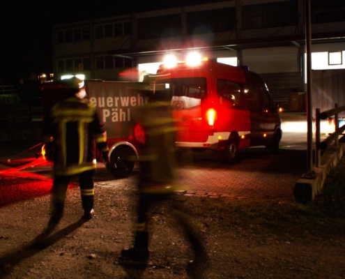 Übung der Freiwilligen Feuerwehr Pähl auf dem Firmengelände von POLYMOLD 2008