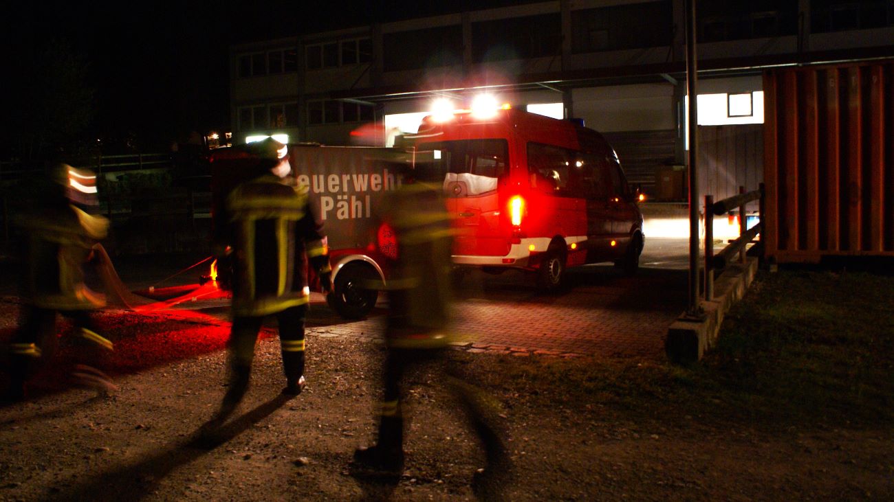 Übung der Freiwilligen Feuerwehr Pähl auf dem Firmengelände von POLYMOLD 2008